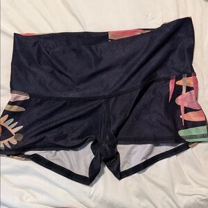 Teeki shorts size large